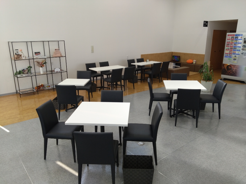 キレイなショールームでゆったりとお過ごし頂けます。キッズコーナーやフリードリンクもございます♪