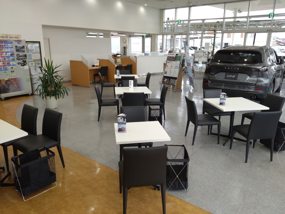 キレイなショールームでゆったりとお過ごし頂けます。キッズコーナーやフリードリンクもございます♪